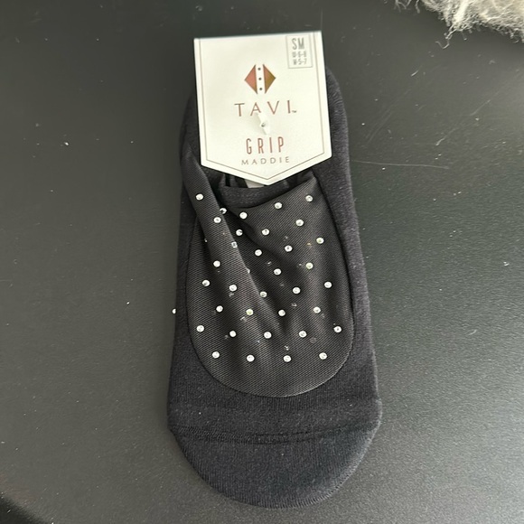 Tavi Accessories - NWT Tavi “Maddie” low rise grip socks